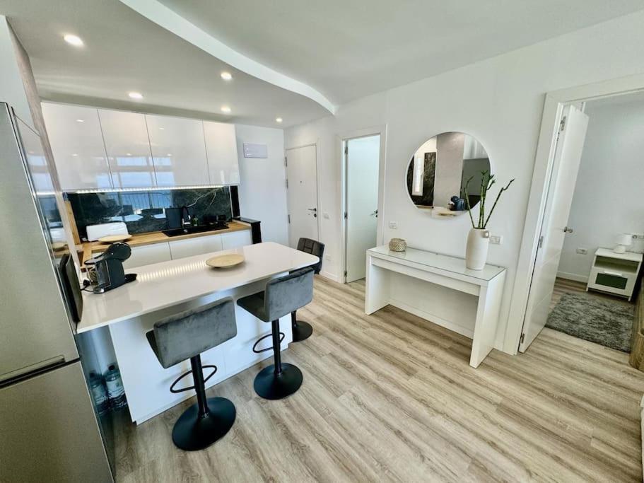 Amazing Apartment In Las Americas Playa de las Américas Exterior foto